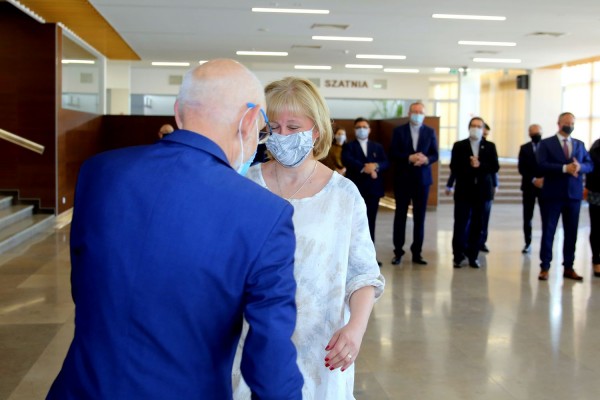 Click to zoom the picture.